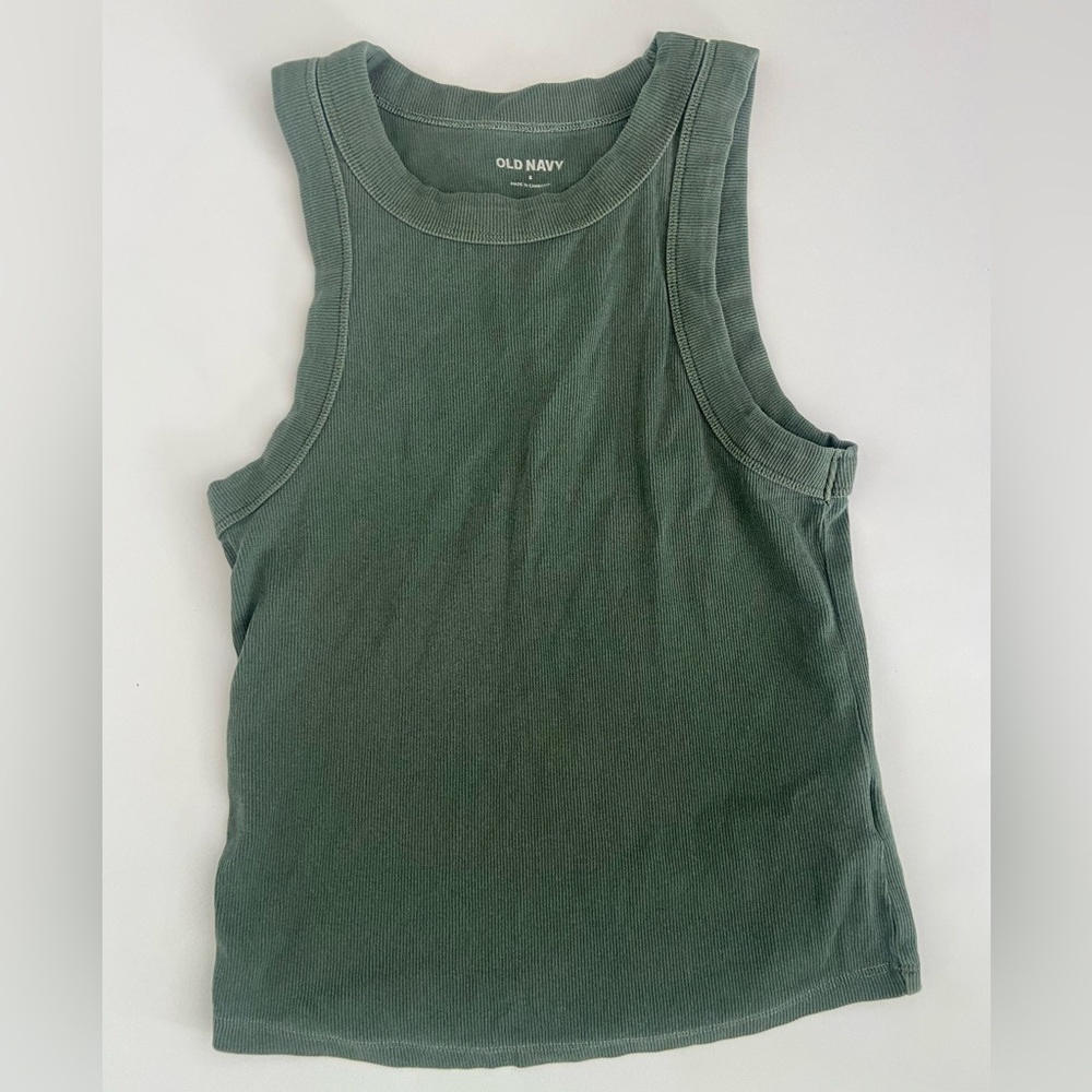 Forest green racer back tank top from Old Navy in a size small